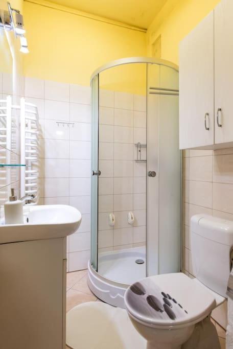Big Cosy Retro Apt, Free Parking, 15Min Oldtown & Kazimierz - By Homelike 크라쿠프 외부 사진